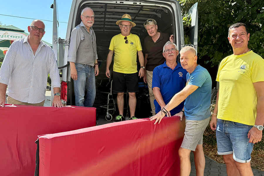 Zweite Gemeinsame Medizingeräte-Aktion Jumelage Lions-Club Kempten-Cambodunum und Lions-Club Sopron Zweite Gemeinsame Medizingeräte-Aktion Jumelage Lions-Club Kempten-Cambodunum und Lions-Club Sopron