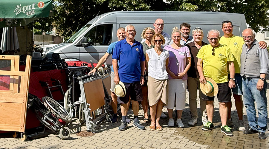 Zoli Németh (Leiter des Sozialamts Sopron), Dr. Gerd Riedel-Caspari (LC Kempten-Cambodunum), Akos Vörös (LC Sopron), Frank Edele (LC Kempten-Cambodunum), József Czingráber, Zsolt Jókuti, László Varga (LC Sopron) Zoli Németh (Leiter des Sozialamts Sopron), Dr. Gerd Riedel-Caspari (LC Kempten-Cambodunum), Akos Vörös (LC Sopron), Frank Edele (LC Kempten-Cambodunum), József Czingráber, Zsolt Jókuti, László Varga (LC Sopron)